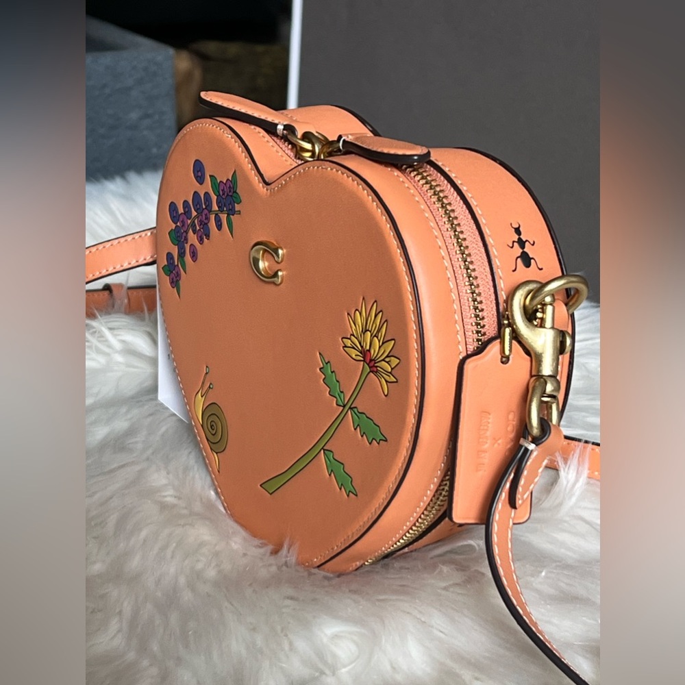 💰SOLD - CK398 - Coach X Observed By Us Heart Crossbody - Picture 4 of 15